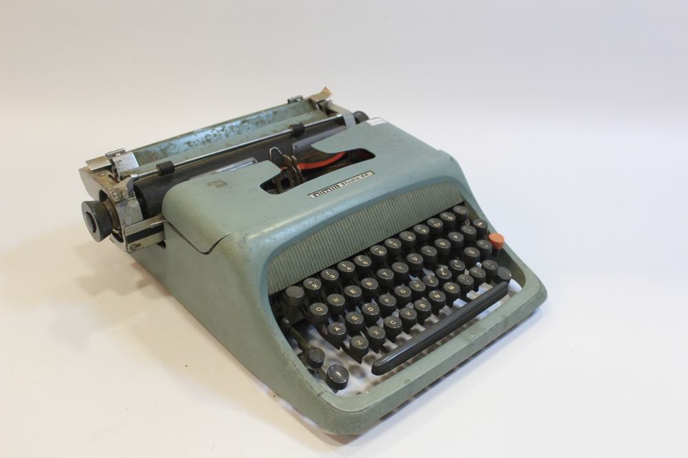 Máquina de escrever Olivetti Studio 44