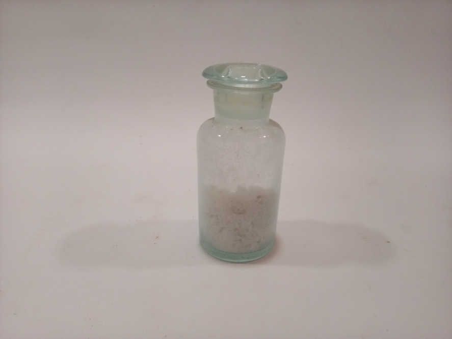 Vidro de Laboratório com Sal