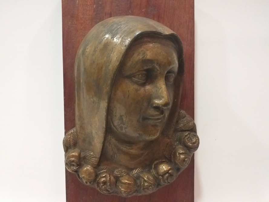 Escultura em cobre de nossa Senhora