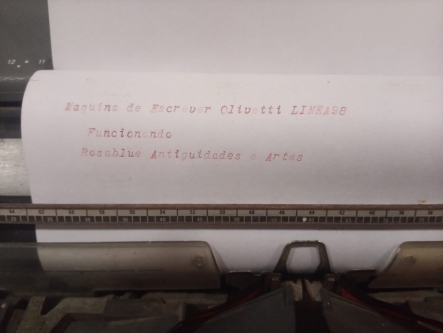 Máquina de escrever Olivetti Linea98