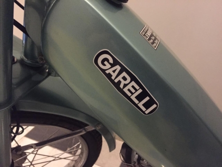 Motoneta Garelli verde restaurada