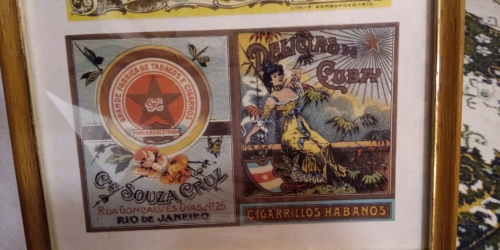 Quadro com propaganda de cigarros cia Souza Cruz Três misturas