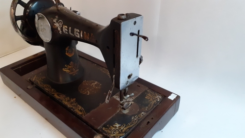 Máquina de costura Elgin a manivela
