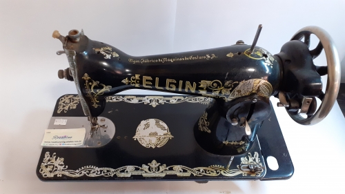 Máquina de costura Elgin Preta