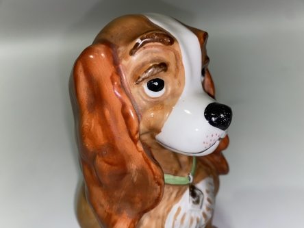 Miniatura de porcelana da cachorra Lady (a Dama)