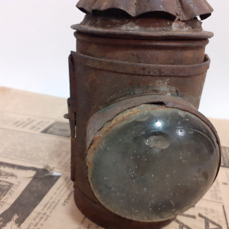 Antiga lanterna sinaleira querosene