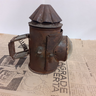 Antiga lanterna sinaleira querosene
