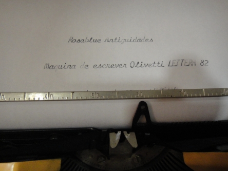 Máquina de escrever Olivetti LETTERA 82 amarela